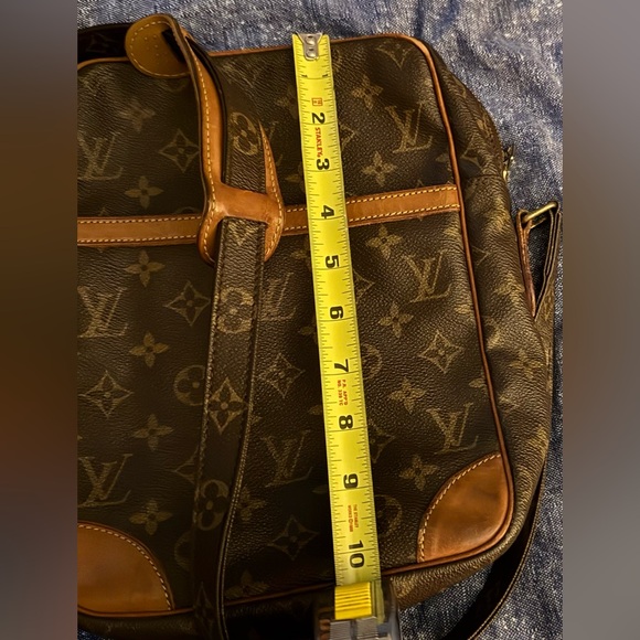 🔥 COA Louis Vuitton Danube Monogram Crossbody Bag in GUC 🔥 - Picture 13 of 15